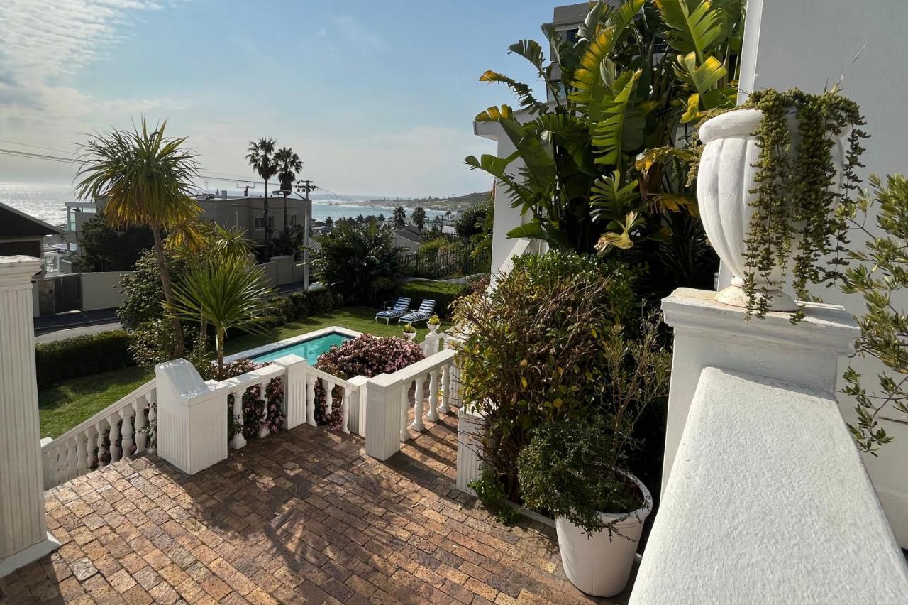 Villa On Camps Bay Drive Cape Town Bagian luar foto