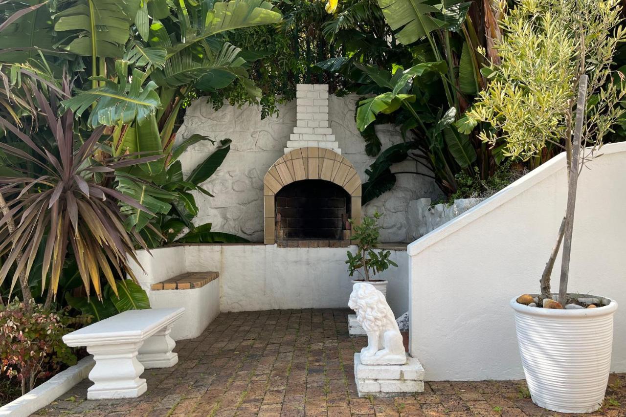 Villa On Camps Bay Drive Cape Town Bagian luar foto