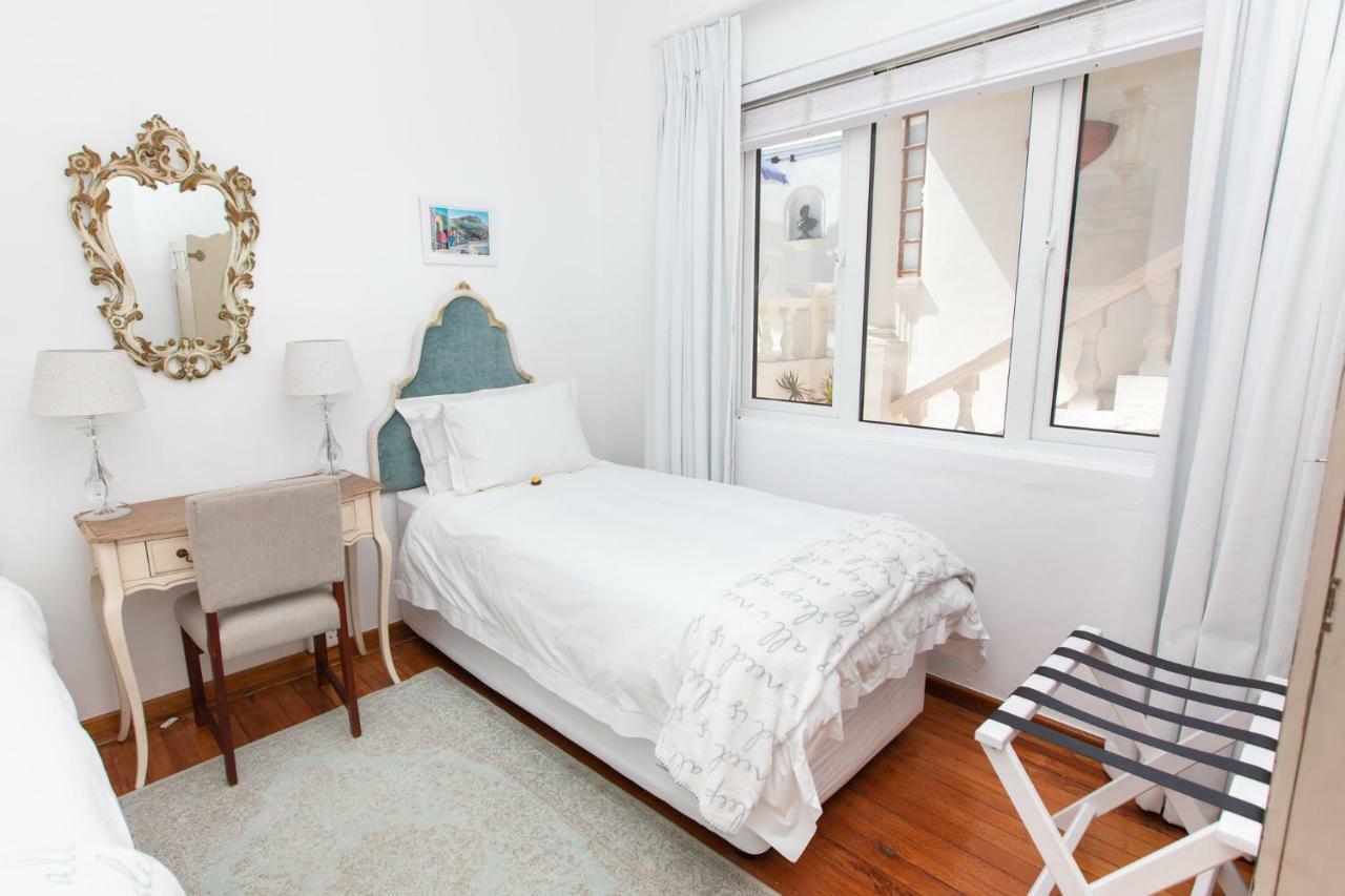 Villa On Camps Bay Drive Cape Town Bagian luar foto
