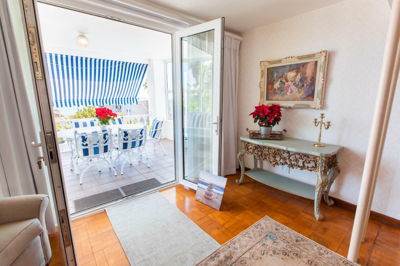 Villa On Camps Bay Drive Cape Town Bagian luar foto