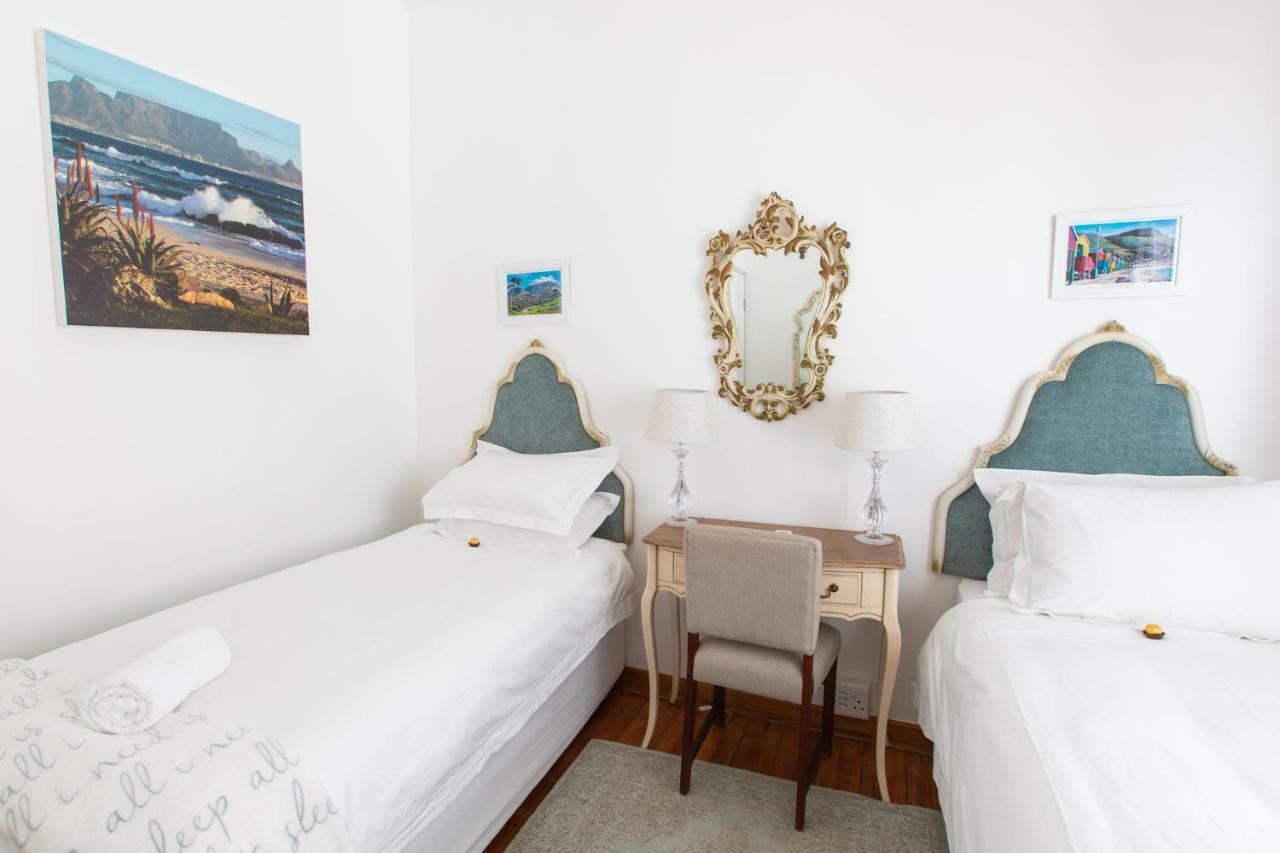 Villa On Camps Bay Drive Cape Town Bagian luar foto